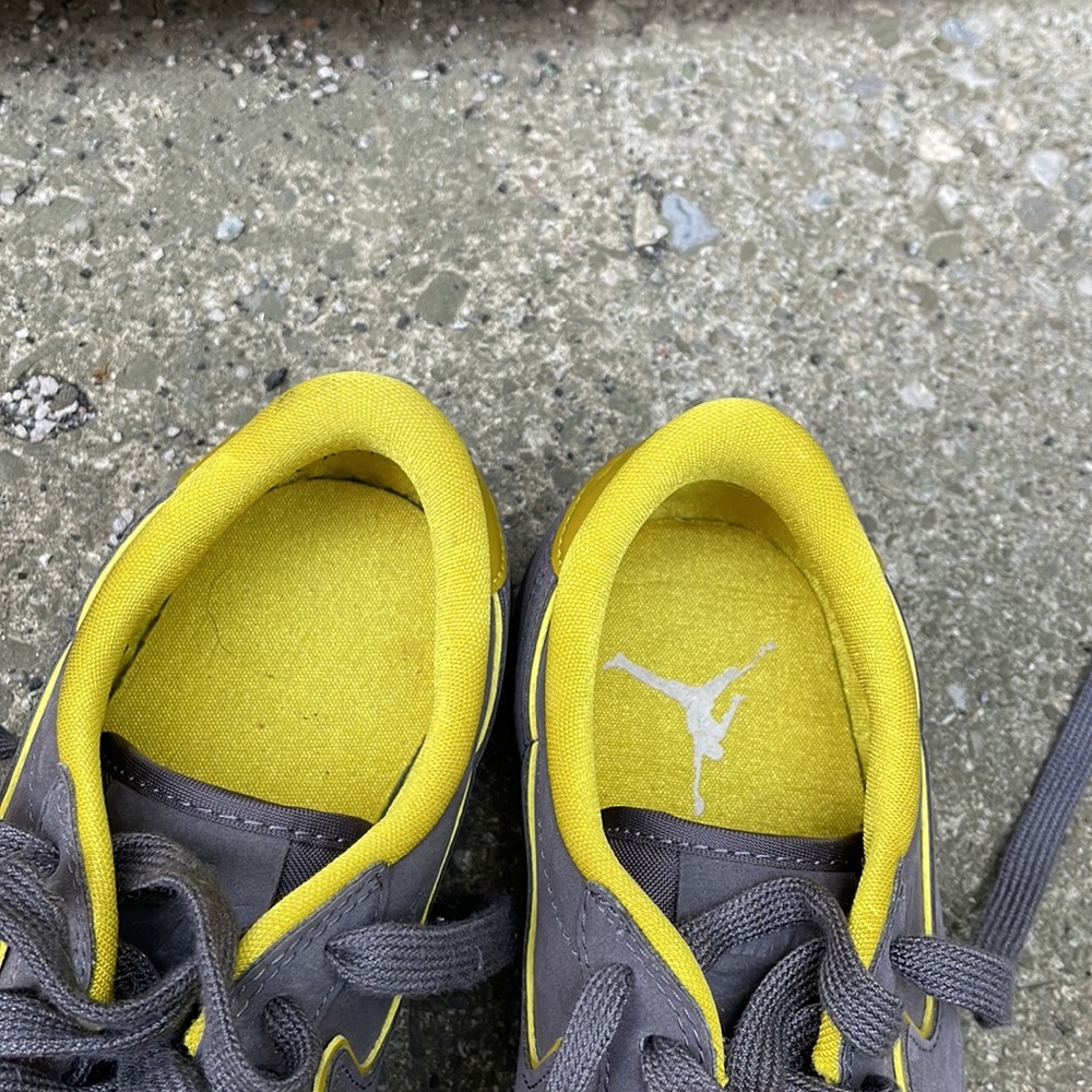 Women’s Nike Air Jordan 1 Retro Low OG - Picture 3 of 6